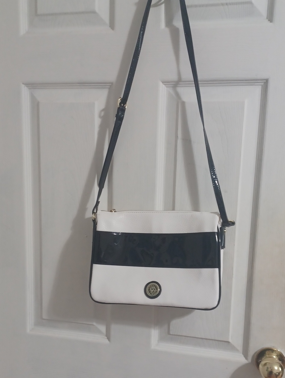 Anne Klein White and Black Women’s Crossbody Bag. Like New